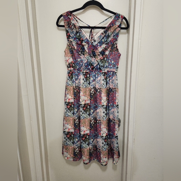 Jessica Simpson Maternity Dress Size Small with patchwork design - Picture 2 of 7